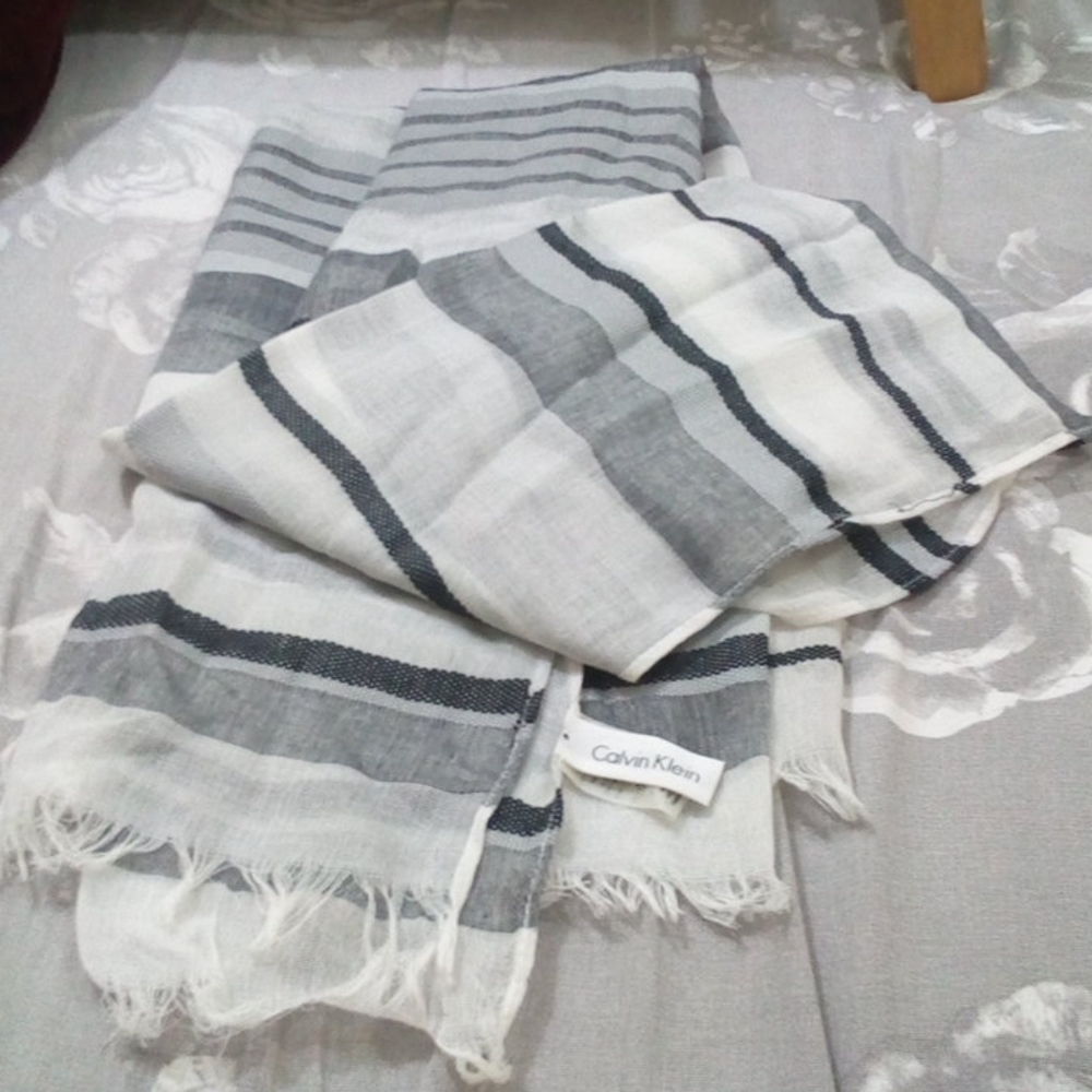 NWOT Calvin Klein Scarf